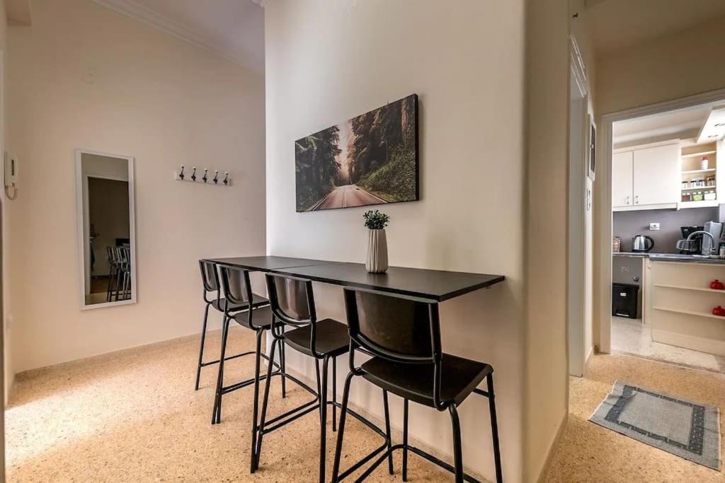Kerameikos 2 Bedroom * Athens